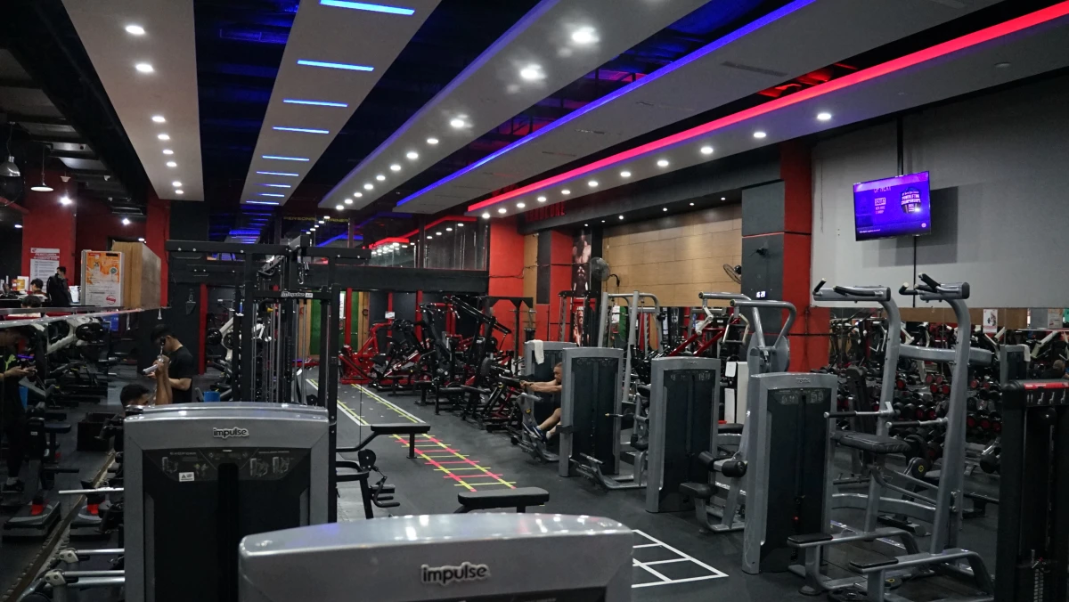 Osbond Gym Mangga Dua Square Banner
